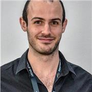 Insegnante di educazione fisica con specializzazioni per sport di squadra (in particolare pallacanestro) e atletica leggera